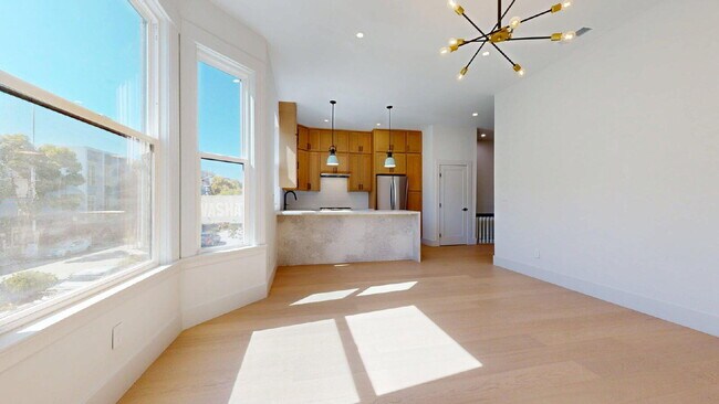 Building Photo - Modern, Convenient, Bright, Renovated 3BR/1BA Top Floor Flat with Dishwasher & In Unit Laundry