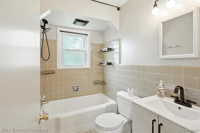 Building Photo - 25301 Ford St