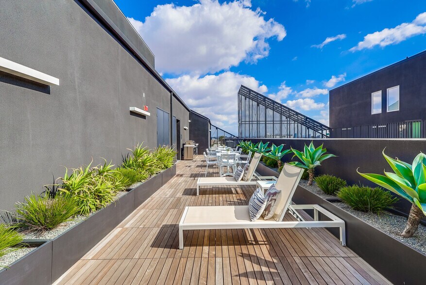 Building Photo - 3630 Overland Ave