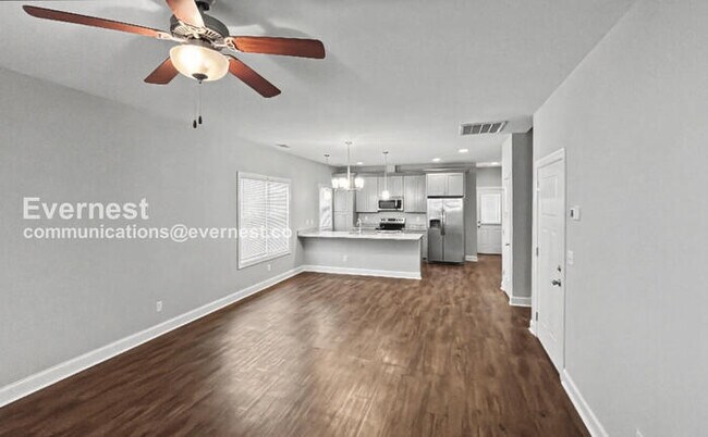 Building Photo - Spacious 3 Bed, 2.5 Bath Home with 2 Car Garage