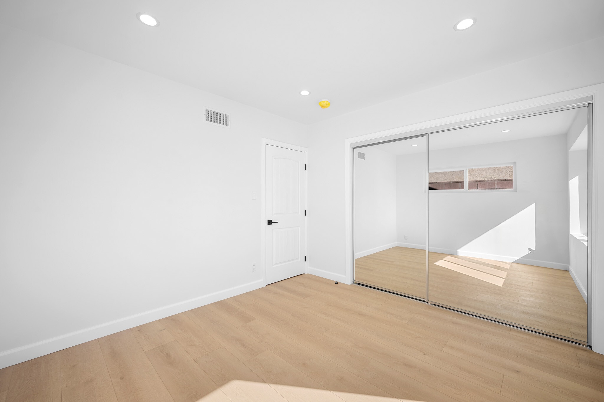 Building Photo - 16057 Knapp St