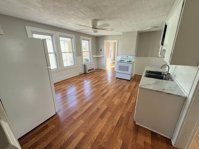 Building Photo - 100 Green St