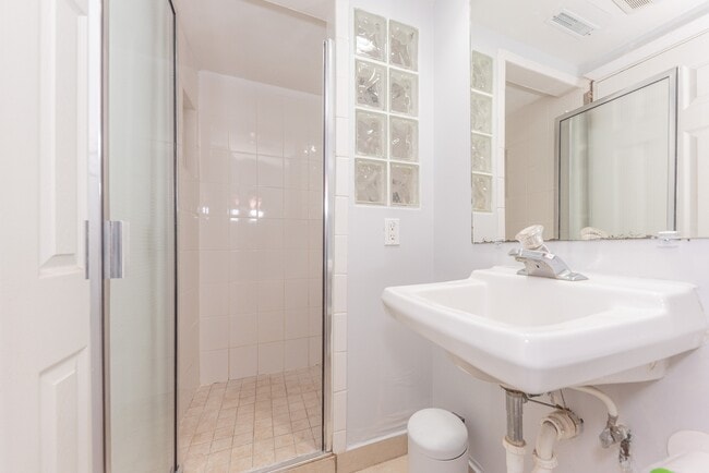 Building Photo - 1031 S Forest Ave