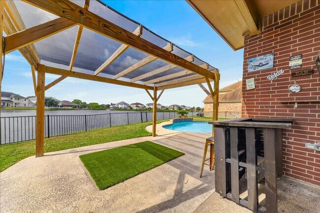 Building Photo - 7414 Lake Micala Dr