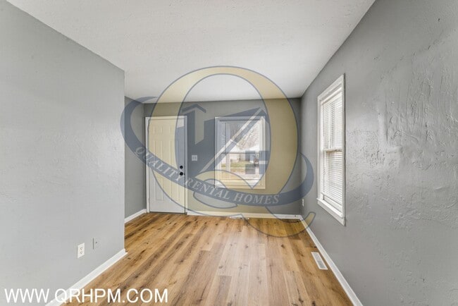 Building Photo - First Month's Rent FREE!!!
