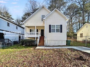 Building Photo - Fast-Track Savings /6 Bed, 3 Bath Home with Fenced Yard & Off-Street Parking / Pet-Friendly / Ava...