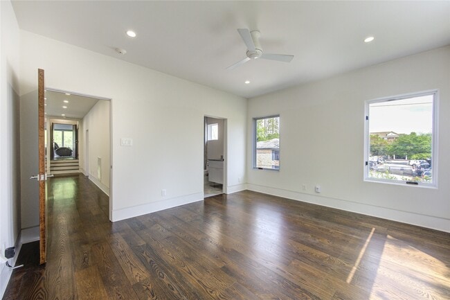 Building Photo - 5202 Chesapeake Way