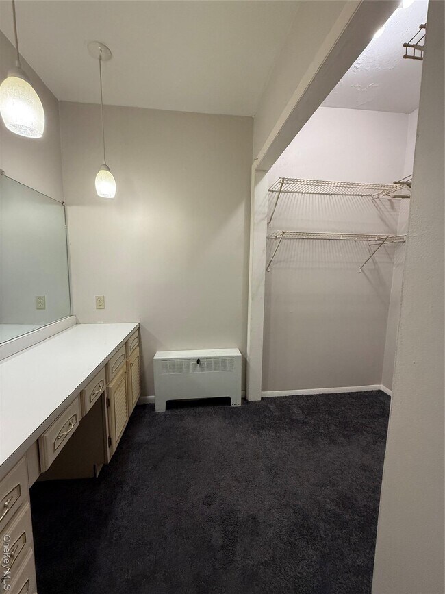 Building Photo - 90 W Main St