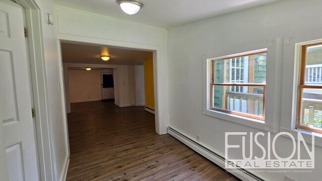 Building Photo - 446 Colchester Ave