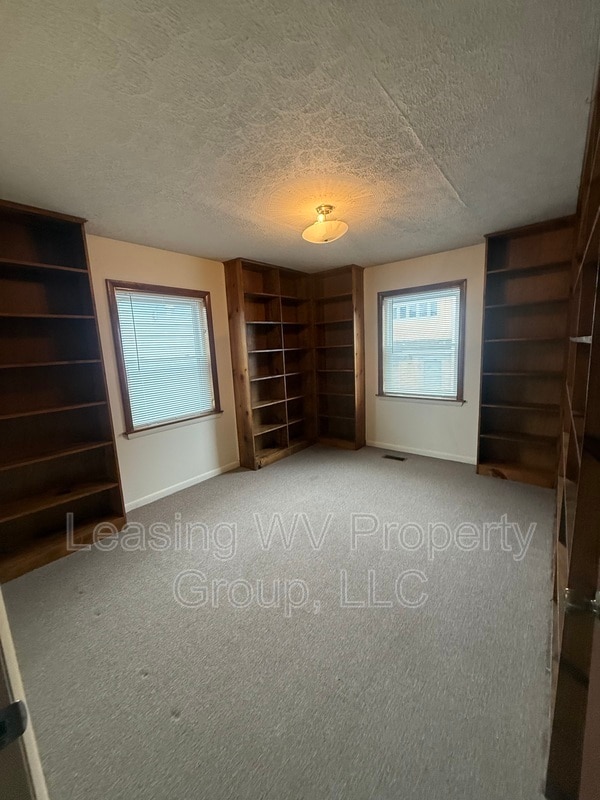 Building Photo - 2806 Putnam Ave