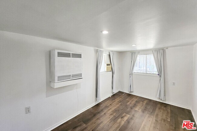 Building Photo - 1718 Grafton St