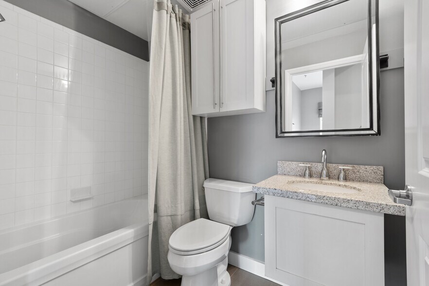 Building Photo - 350 S 200 E