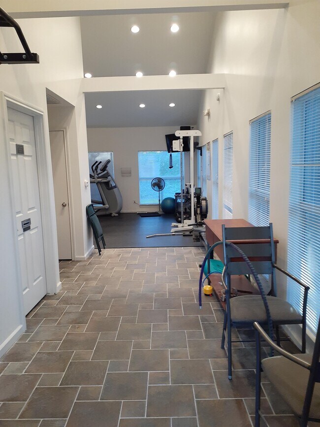 Building Photo - 2209 Hancock Dr