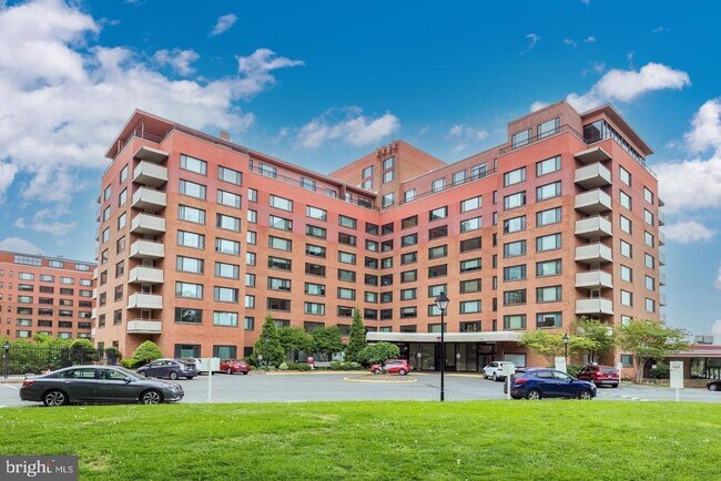 Building Photo - 1011 Arlington Blvd