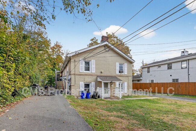 Building Photo - 148 Davenport St