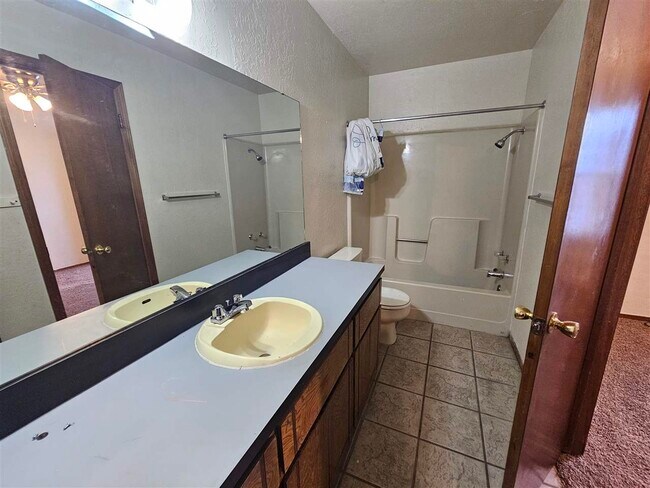 Building Photo - 4023 NW Ozmun Ave