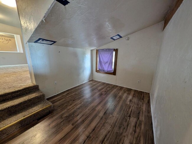 Building Photo - 406 W 4th Ave