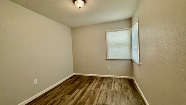 Building Photo - NEWLY RENOVATED 3 BED, 3 BATH ONE STORY HO...