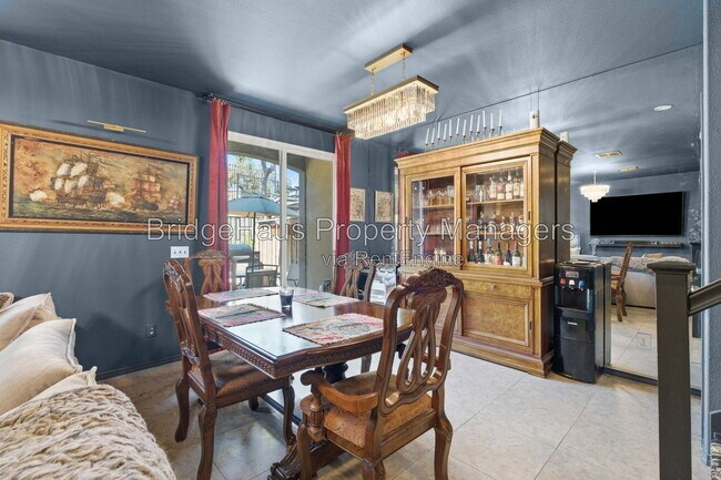 Building Photo - 425 S Meadowbrook Dr