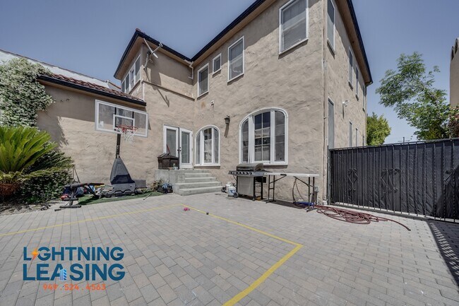 Building Photo - 815 S Highland-A