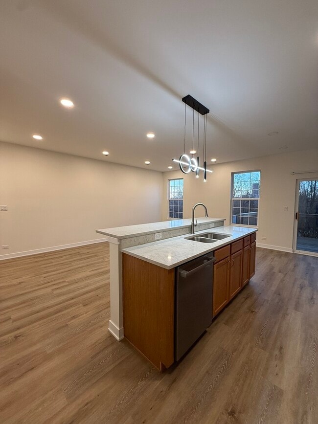 Building Photo - 16212 Golf View Dr