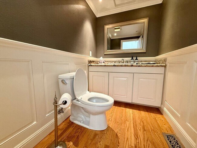 Building Photo - Stunning, Furnished 4 Bed 3.5 Bath + Offic...