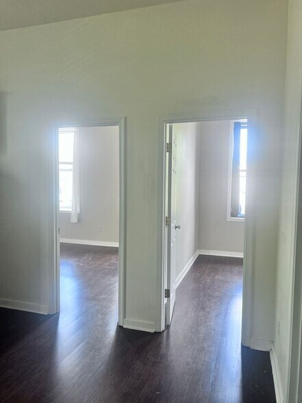 Building Photo - 1627 W Main St