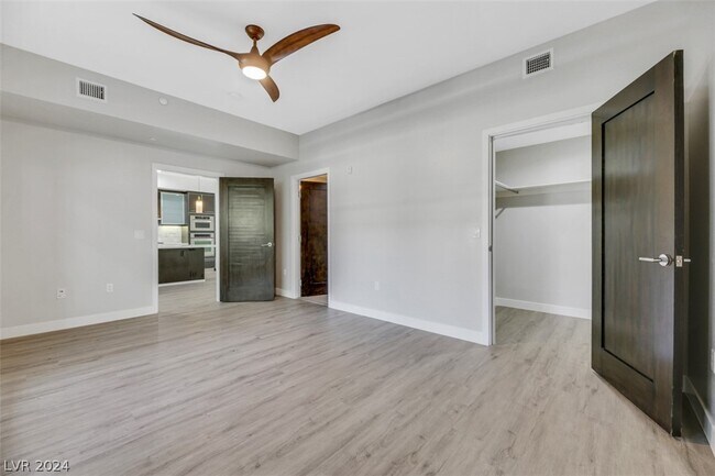 Building Photo - 8925 W Flamingo Rd