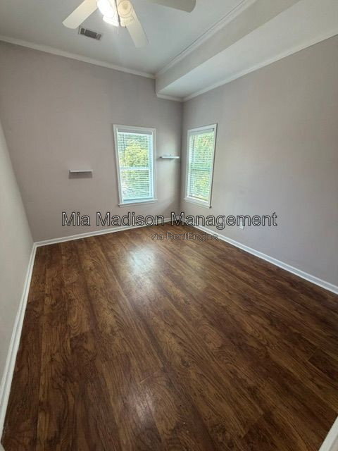 Building Photo - 305 W 39th St
