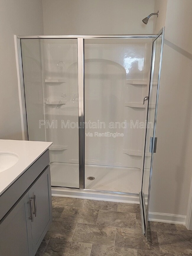 Building Photo - 92 Queen Vly Wy