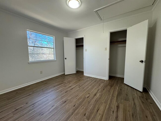 Building Photo - 2019 N Thompson St