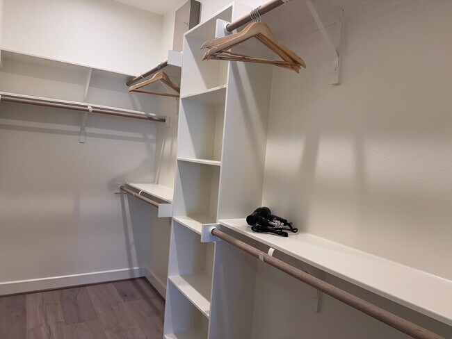 Building Photo - 131 Eastwood St