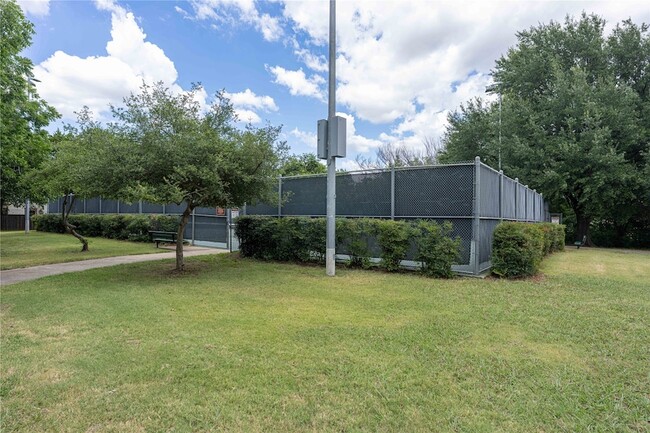 Building Photo - 2804 Oxford Ln