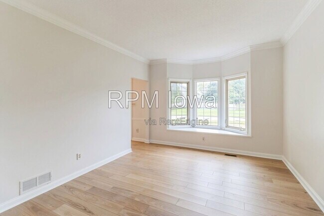 Building Photo - 13585 Summit Dr
