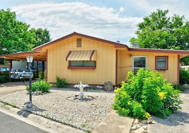 Building Photo - 111 Arizona Ash Dr
