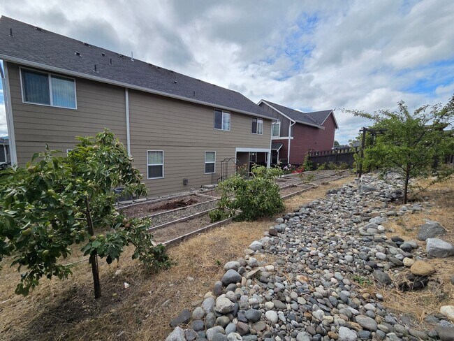 Building Photo - 2524 Jacaranda Ave