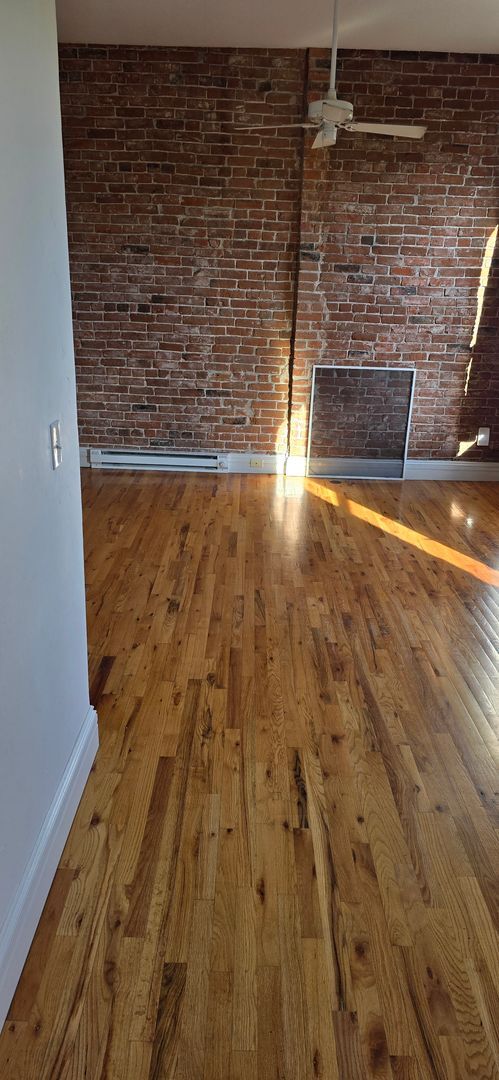 Building Photo - Charming Historic Studio in the Heart of D...
