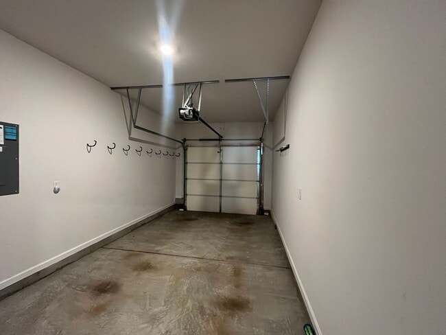 Building Photo - Spacious Townhome Available Now!