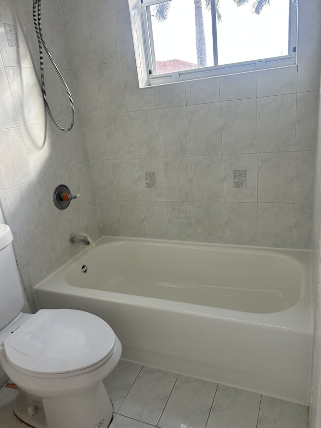 Update tub with epoxy paint - 11549 NW 62nd Ter