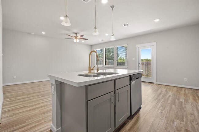 Building Photo - 441 Fieldwood Dr