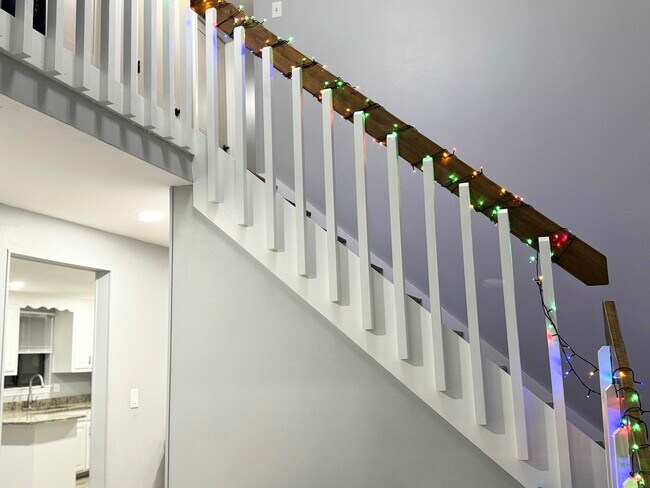 Building Photo - 12 Echo Ln