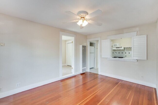 Building Photo - 332 Waverley St