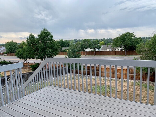 Building Photo - Renovated 4 BR/4BA Home with Large Backyar...