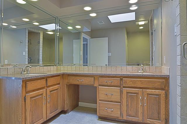 Building Photo - 3 Whispering Vine Ct