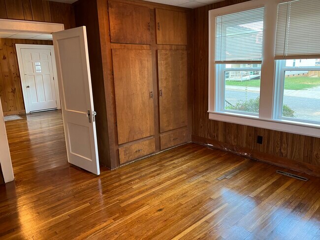 Building Photo - 60 Pulliam St