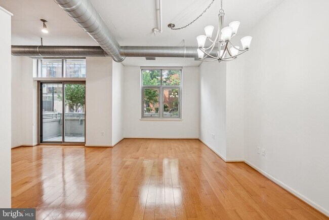 Building Photo - 811 4th St NW