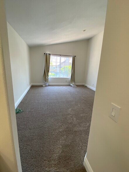 Building Photo - 14 Hillgate Pl