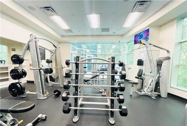 Building Photo - SPACIOUS BOTTOM FLOOR 2 BEDROOM IN THE GATED MANHATTAN CONDOS