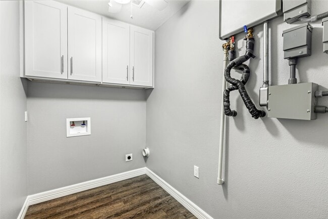 Building Photo - 520 E Defee Ave