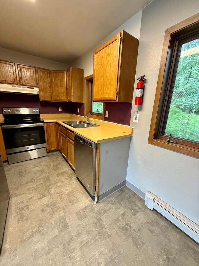 Building Photo - 4770 Glasgow Dr